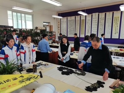 政協(xié)蘭州市委員會(huì)開(kāi)展文化進(jìn)校園活動(dòng)，架起委員聯(lián)系界別群眾的橋梁